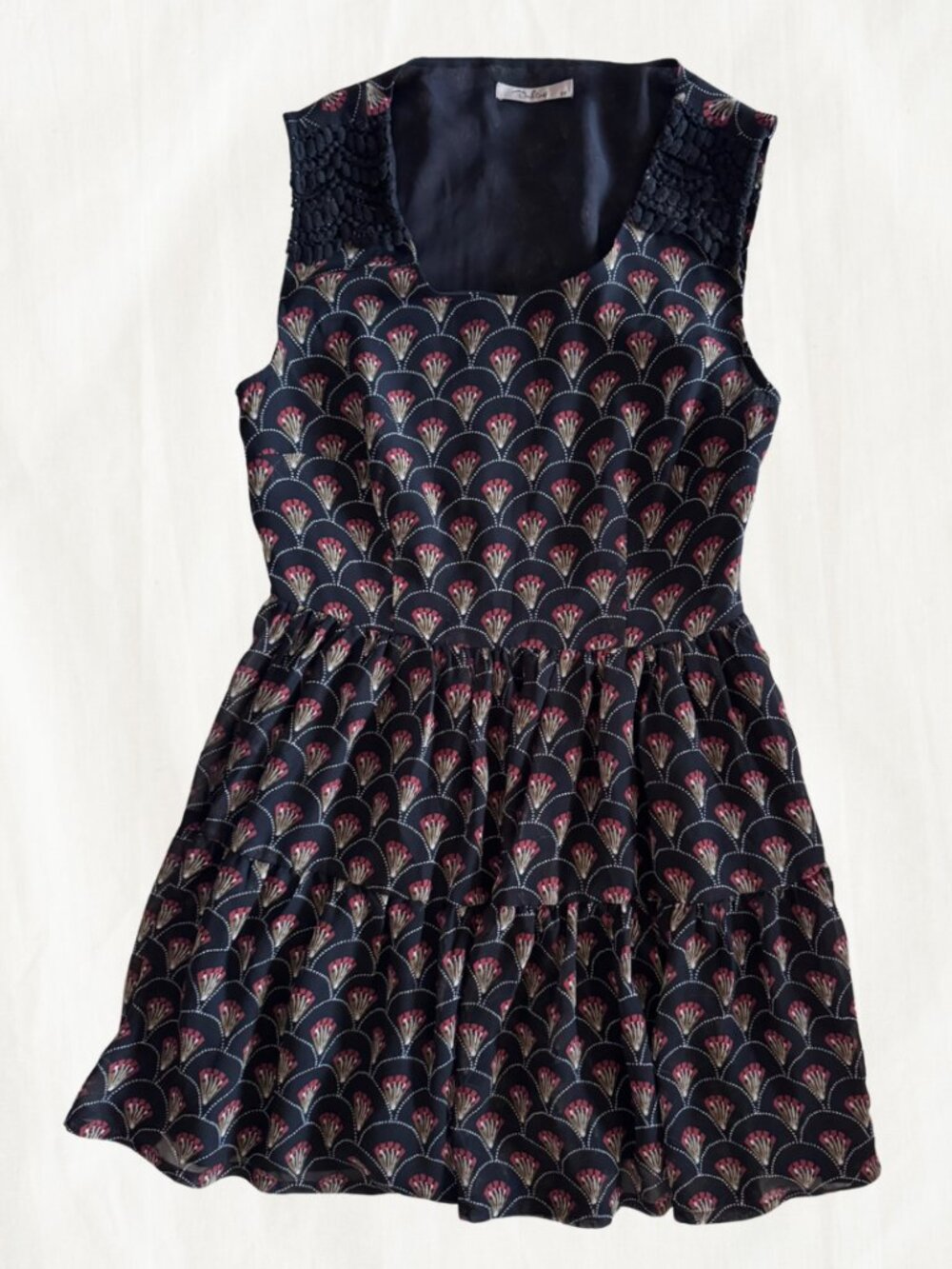 DARLING: Sleeveless Summer 90s Dress with Lace Trim